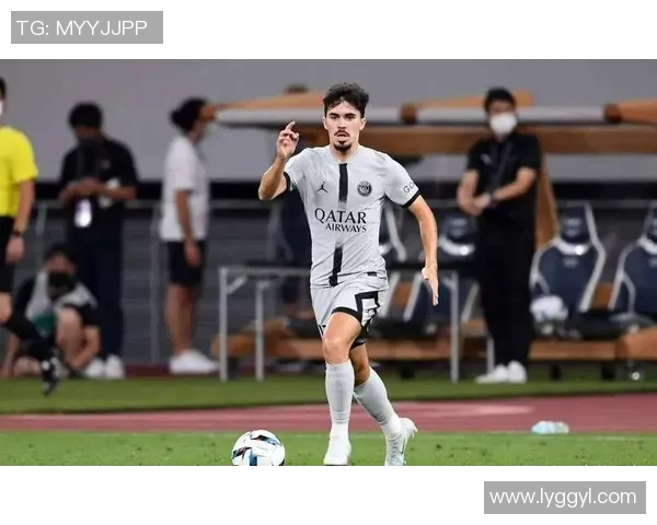 聚焦上赛季世界足球巨星表现与球队荣耀征程全景解析